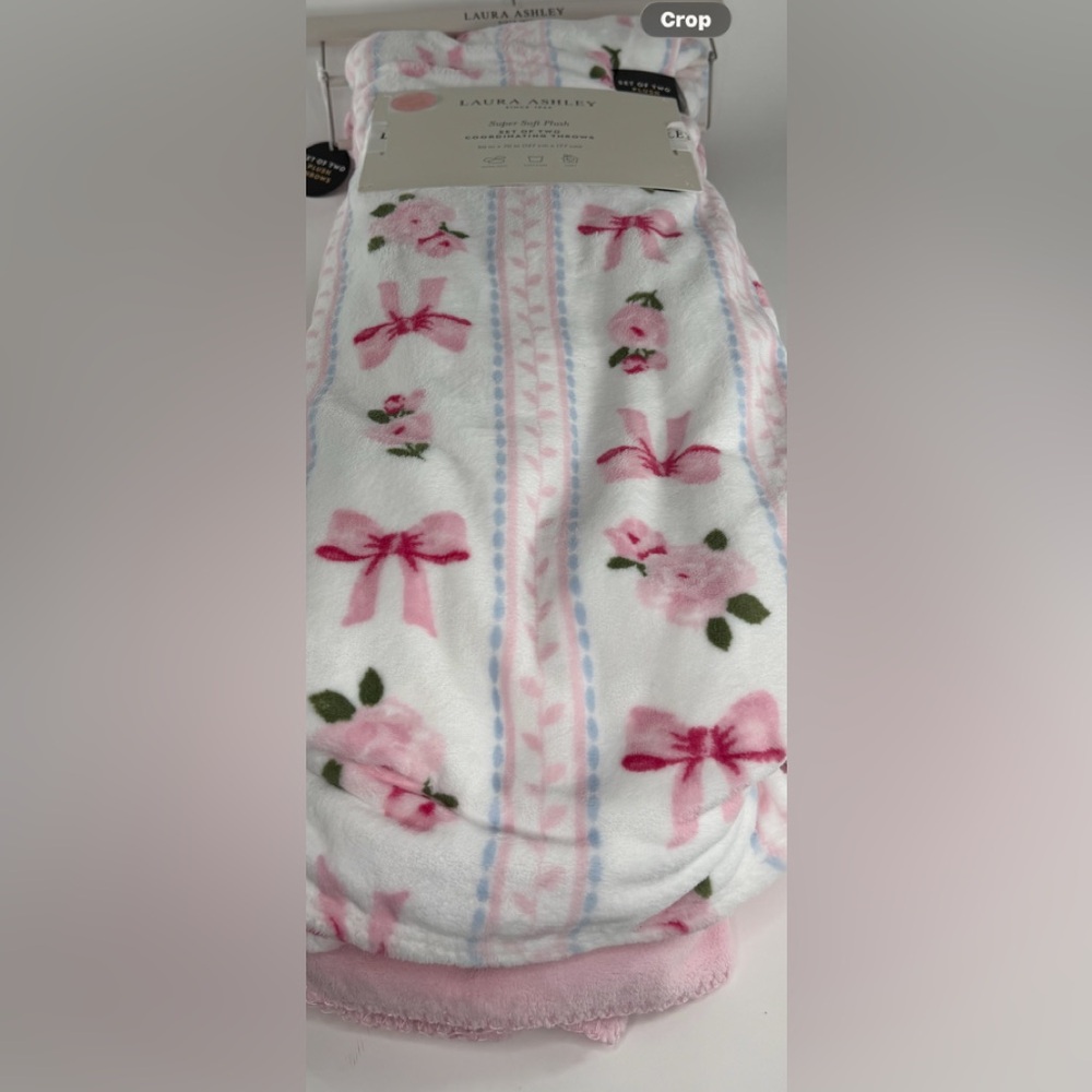 π πΈLaura Ashley Set of TWO Pink Plush Coordinating Throws NWT ~ π BOWS & πΈROSES - Picture 15 of 16